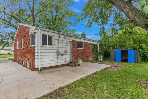 18736 Woodworth, Redford, MI 48240