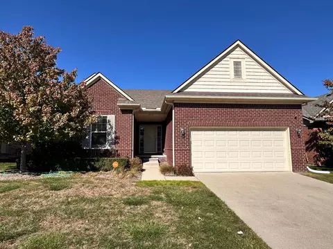 30137 Trailwood Dr, Warren, MI 48092