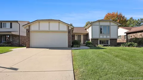 47659 Goldridge Ln, Macomb, MI 48044