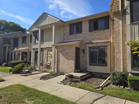 29035 Scarborough Dr, Warren, MI 48088