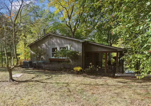 11846 Highridge Dr, Pinckney, MI 48169