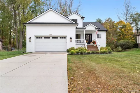 3161 Sandoval Dr, Orion, MI 48360
