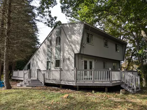 150 Porter Ln, Leonard, MI 48367