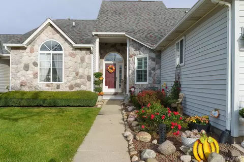 885 Challenging Trl, South Lyon, MI 48178
