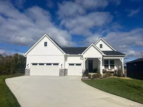 4104 Bay Terrace Dr, Milford, MI 48381