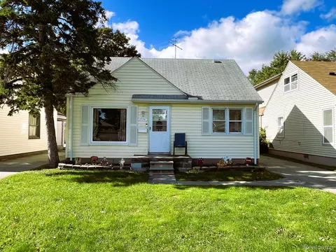 23747 Schroeder Ave, Eastpointe, MI 48021