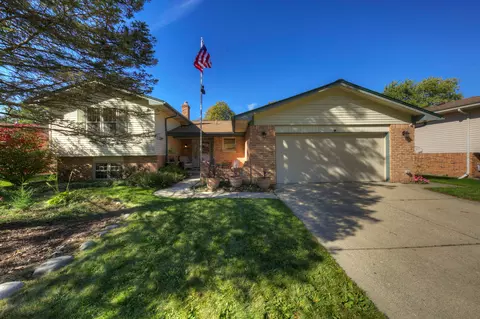 7517 Embassy Dr, Canton, MI 48187
