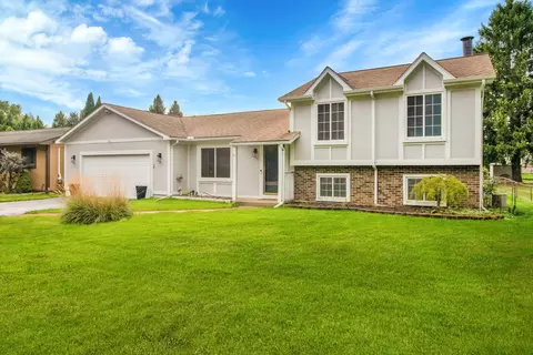 5241 Weston Crt Ct, Commerce, MI 48382