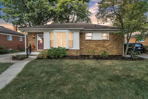 9001 E Perrin St, Livonia, MI 48150