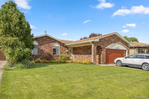8466 Allen Rd, Allen Park, MI 48101