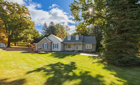 1207 W Dawson Rd, Milford, MI 48381
