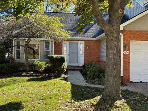 1330 Steeplechase Crt Ct # 32, Howell, MI 48843