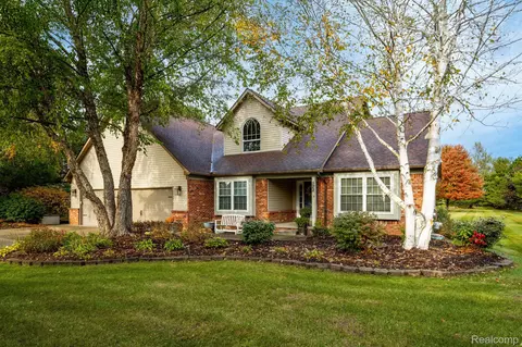 522 Sunrise Dr, Brandon, MI 48348
