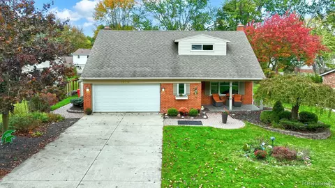 19710 Silver Spring St, Southfield, MI 48076