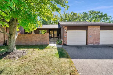 26062 Summerdale Dr, Southfield, MI 48034