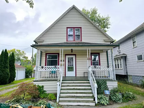 229 Spruce St, Wyandotte, MI 48192