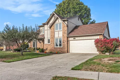 5185 Saffron Dr, Troy, MI 48085