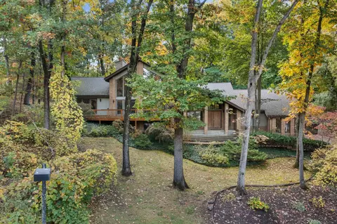 6653 College Park, Springfield, MI 48346
