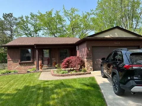 7985 Raintree Dr, Ypsilanti, MI 48197