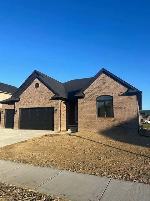 19169 N Paddington Ln E, Macomb, MI 48042