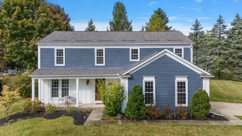5900 Kingsfield Dr, West Bloomfield, MI 48322