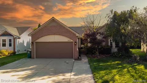 3076 Cedar Crest Dr, Troy, MI 48083