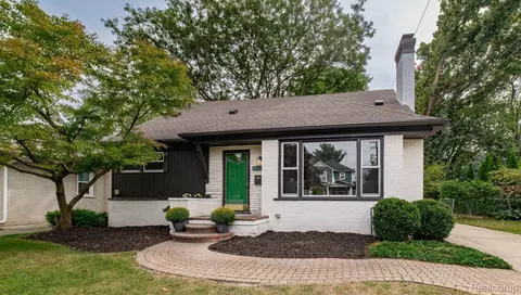 13351 Vernon Ave, Huntington Woods, MI 48070