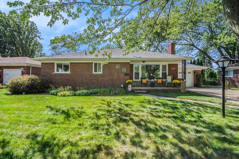 21636 Louise St, Saint Clair Shores, MI 48081