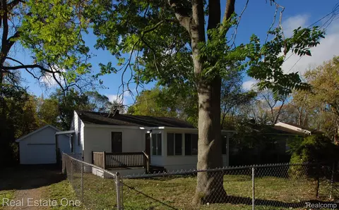 3266 Sayre, Burton, MI 48519