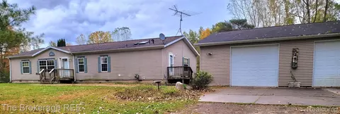 5575 Scotch Rd, Vassar, MI 48768