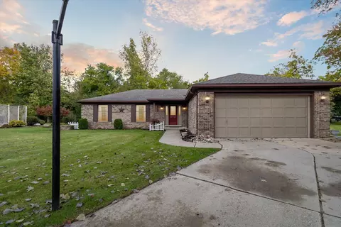 7870 Siding Crt Ct, Grosse Ile, MI 48138