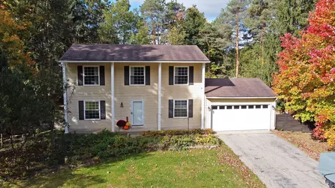 345 Arbor Pine Dr, Ortonville, MI 48462