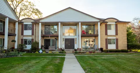 29233 Hayes Rd #65, Warren, MI 48088