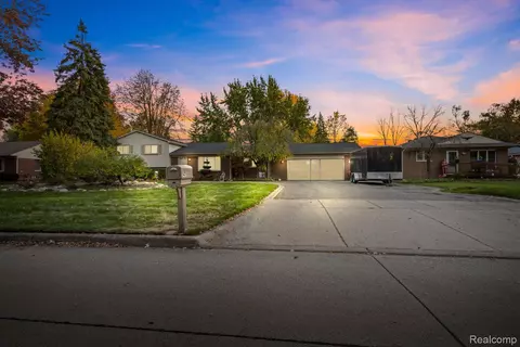 5476 Mansfield Ave, Sterling Heights, MI 48310