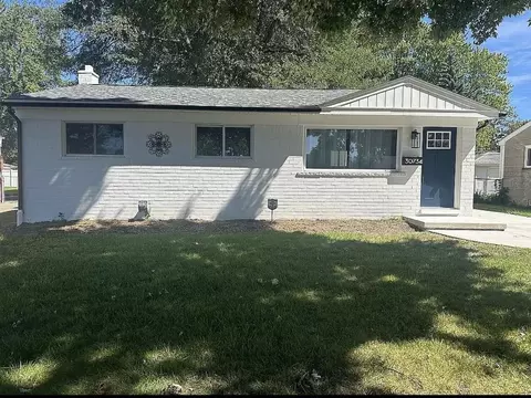 30734 Bradner Dr, Warren, MI 48088