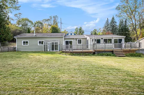 1258 Circle Dr, Metamora, MI 48455