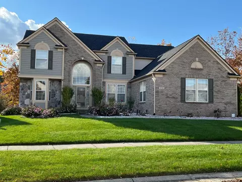 8290 Hummingbird Dr, Ypsilanti, MI 48197