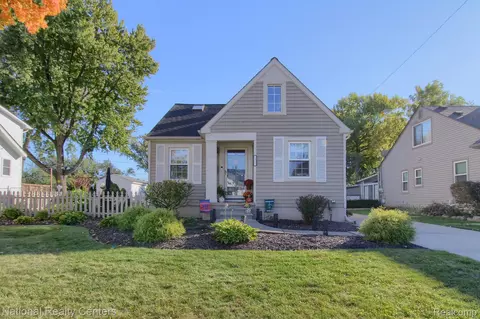 1977 Columbia Rd, Berkley, MI 48072