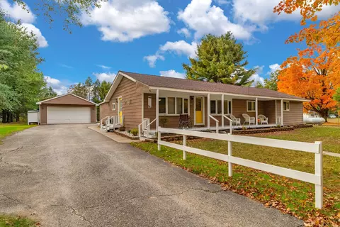 1663 Emerson Rd, Wales, MI 48027