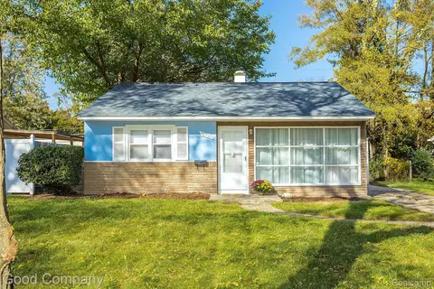 10720 Saratoga St, Oak Park, MI 48237