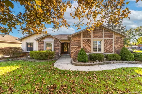 3430 Chippendale Dr, Sterling Heights, MI 48310