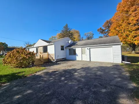 6095 Sandy Ln, Burton, MI 48519