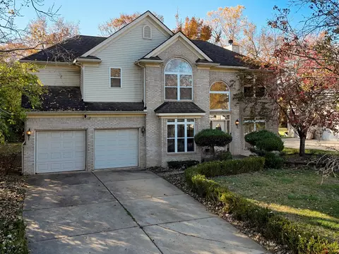 25051 Edgemont Dr, Southfield, MI 48033