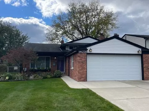 14231 Elgin St, Oak Park, MI 48237
