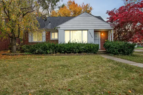 16702 Veronica Ave, Eastpointe, MI 48021