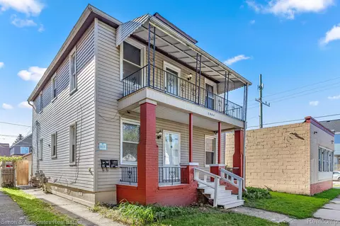 2084 Belmont St, Hamtramck, MI 48212