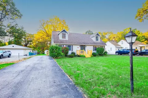 36915 Herman St, Romulus, MI 48174