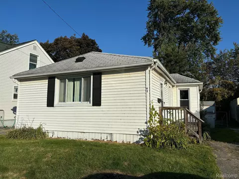 63 E Coy Ave, Hazel Park, MI 48030