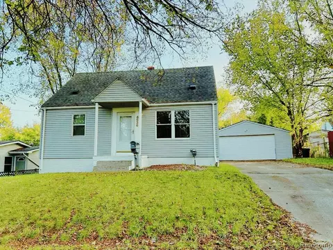 4536 Milton Dr, Flint, MI 48507