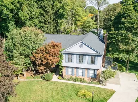 1900 Marcastle, Rochester Hills, MI 48309